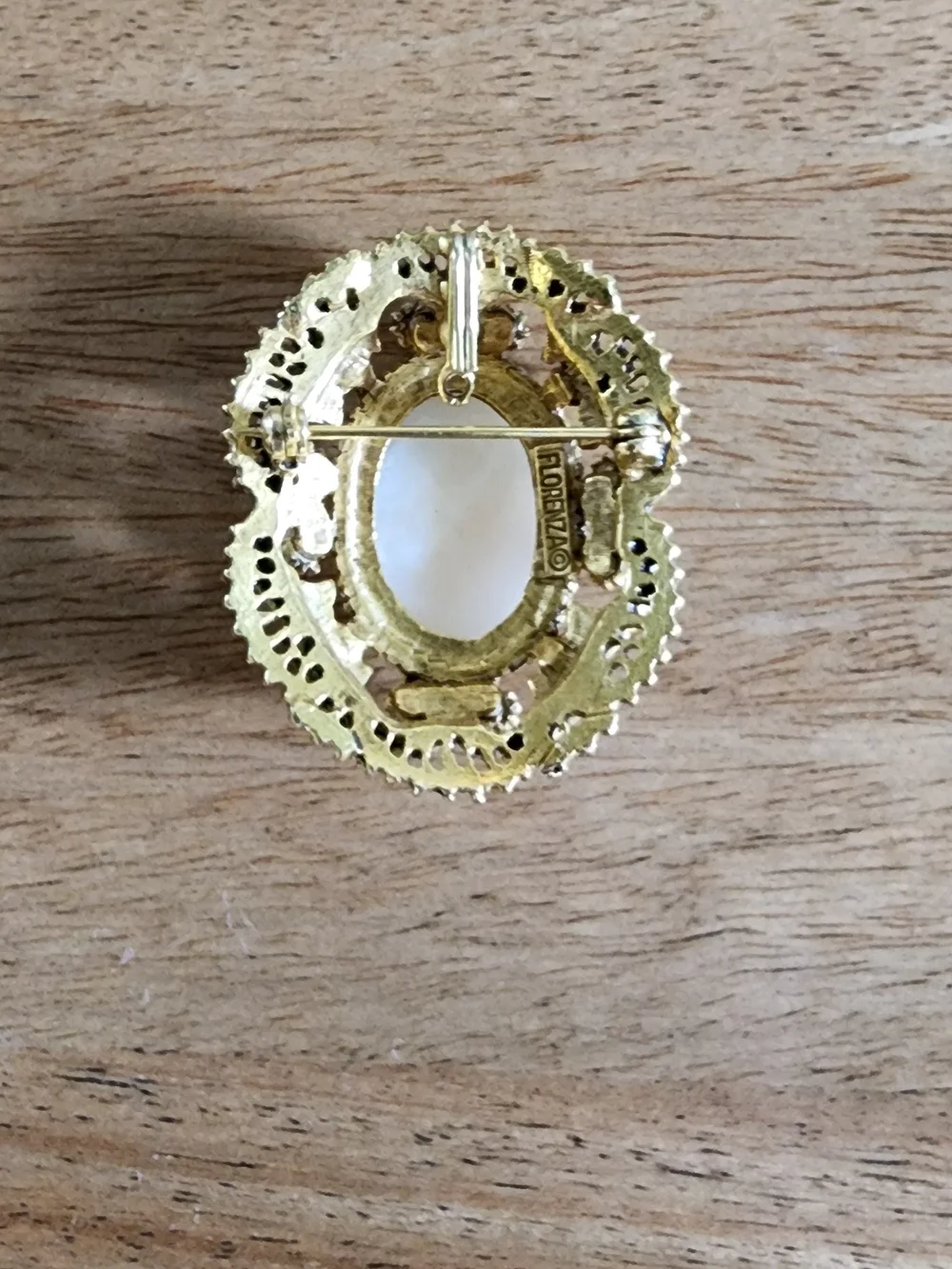 Vintage Italian Victorian Carved Shell cameo brooch/pendant by Florenza